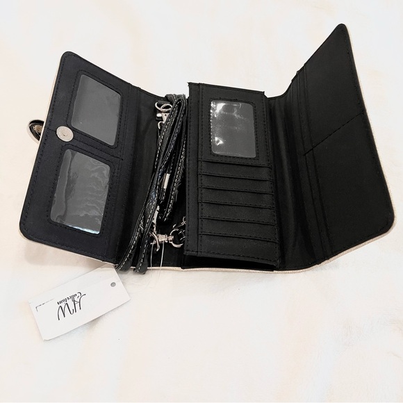 HW Collection RARE Western Wallet/Crossbody Trifold With Cowgirl Buckle NWT - Picture 4 of 10